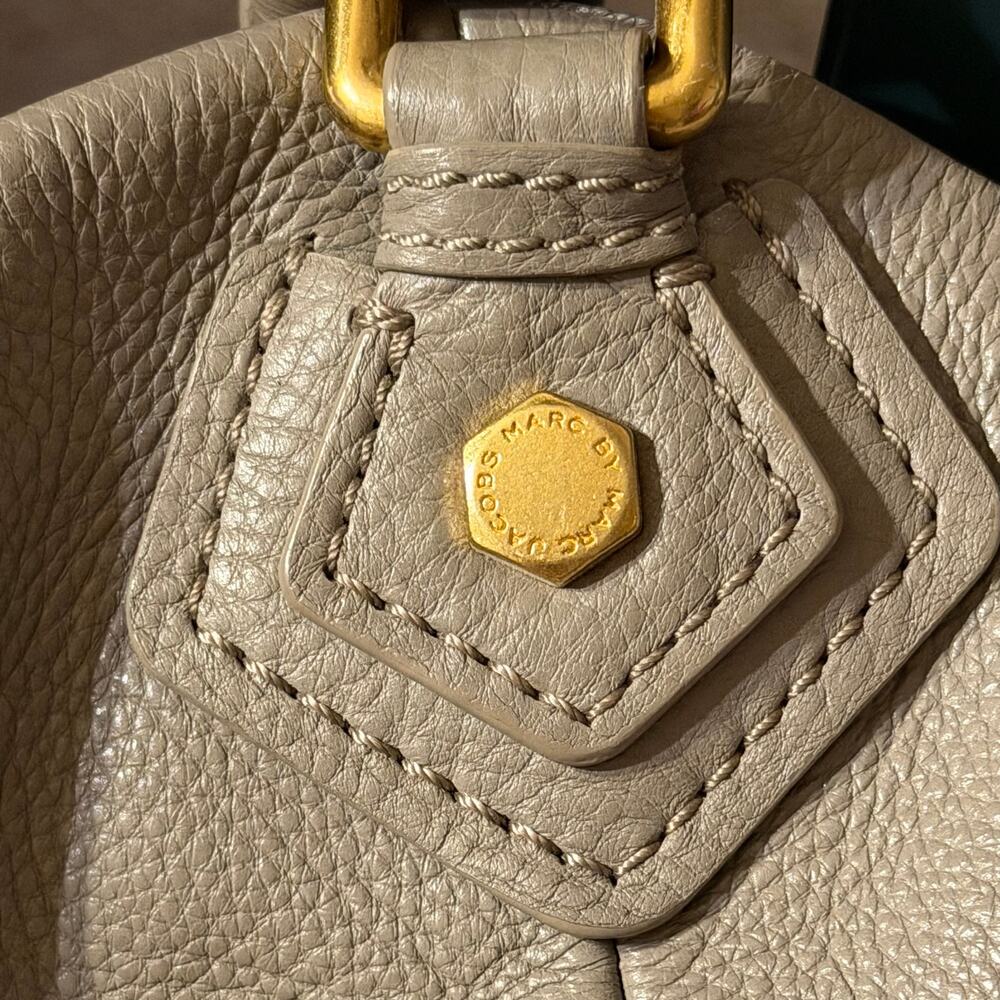 Marc by Marc Jacobs taupe pebbled leather satchel gold hardware crossbody  bag - Picture 14 of 16